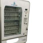 Aparat vending pentru bauturi si snack-uri reci